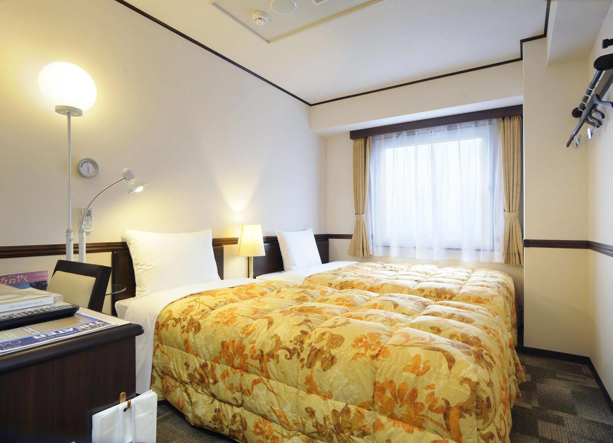Toyoko Inn Misato Ekimae Exteriör bild