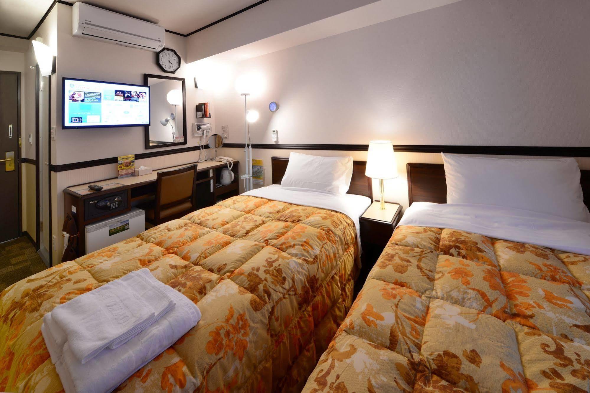 Toyoko Inn Misato Ekimae Exteriör bild