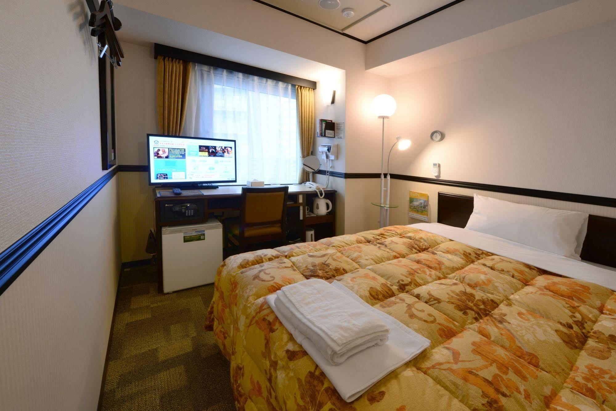Toyoko Inn Misato Ekimae Exteriör bild
